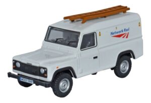 OXFORD DIECAST 76DEF008 Land Rover Defender Network Rail - OO gauge