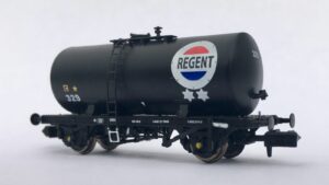 Revolution Trains 35t Class B Tanks N Gauge Regent Black Livery 404 N35TB-104B