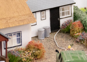 Gaugemaster Structures GM494 OO SCALE TRADITIONAL DUSTBINS 10PCS (PRE-BUILT) OO Gauge