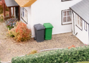 Gaugemaster Structures GM495 WHEELIE BINS 4PCS (PRE-BUILT) OO Gauge