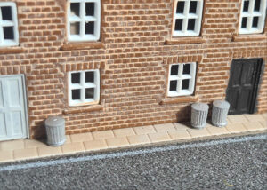 Gaugemaster  GMKD84 TRADITIONAL DUSTBINS 10PCS (PRE-BUILT) N Gauge