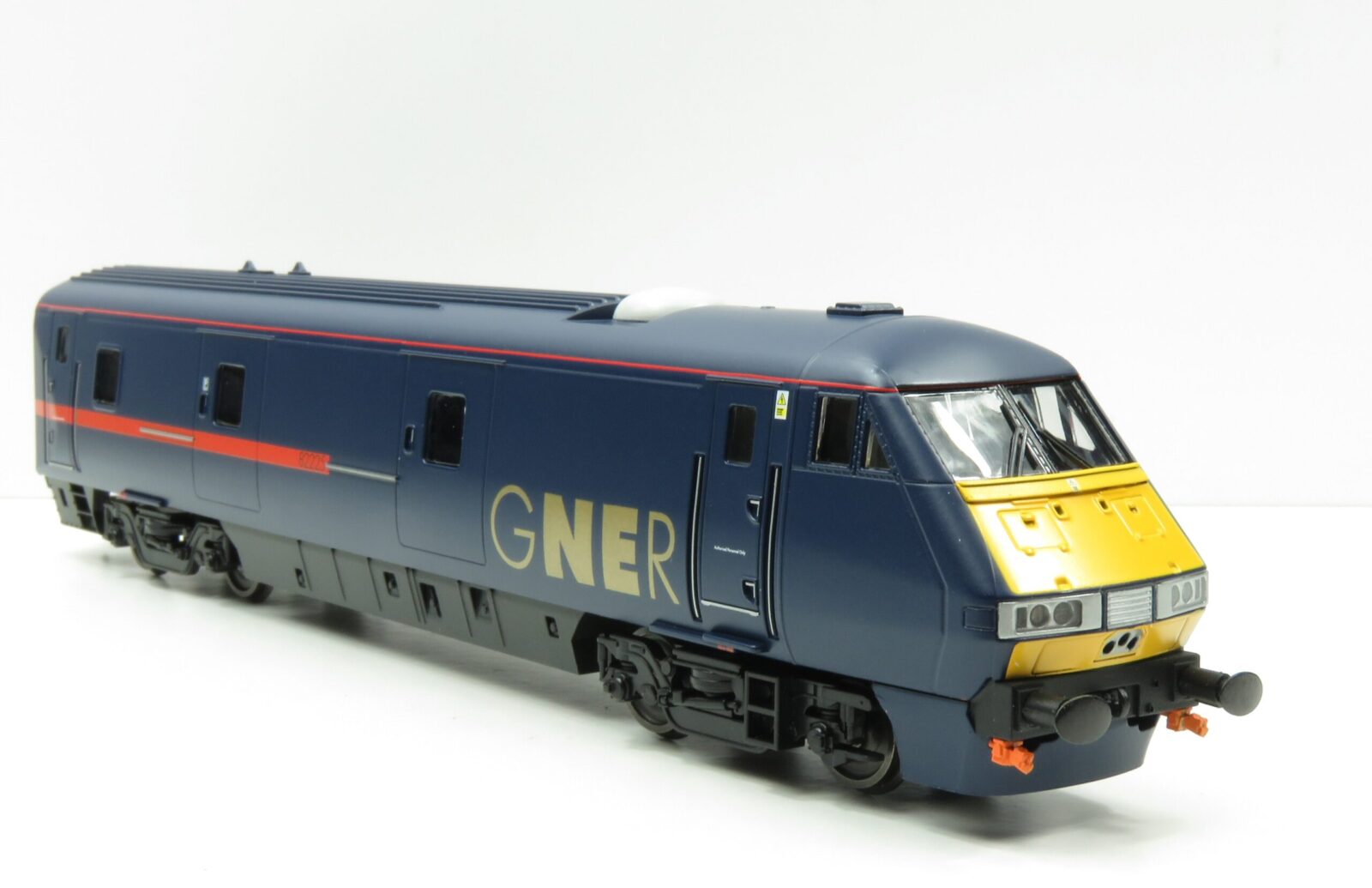 Hornby R40147 GNER, Mk4 DVT OO Gauge