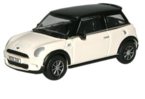OXFORD DIECAST - 76NMN002  Pepper White New Mini - 1:76 Scale - OO Gauge