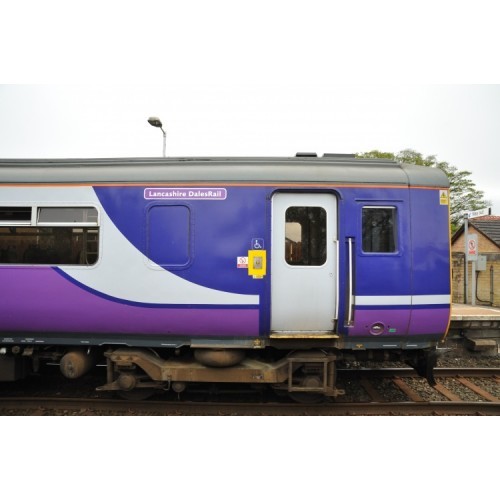 Realtrack RT156-421 Class 156 - 156464 Northern Midnight Blue Livery OO Gauge