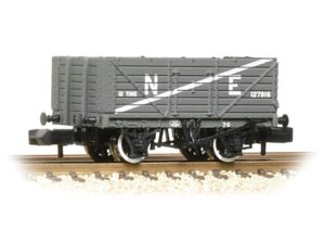 Graham Farish 377-090 7 Plank Wagon End Door LNER Grey  N Gauge