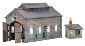 Peco - Ratio 522 Engine Shed, inc. Hut (176mm x 90mm x 120mm) - OO Gauge