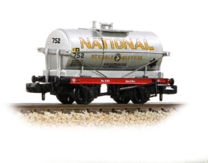 Graham Farish 373-650C 14T Tank Wagon 'National Benzole' Silver N Gauge