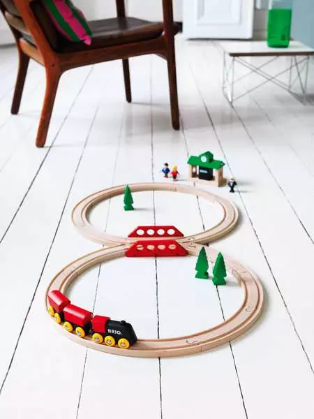 BRIO 33028 Classic Railway - Figure 8 Set - Image 5