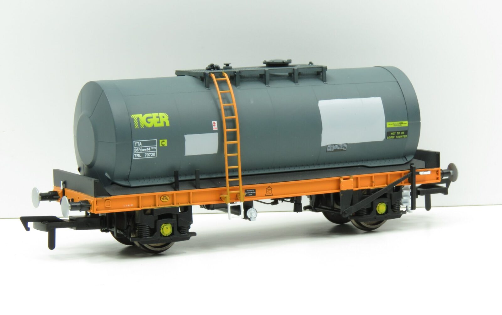 Revolution TUA TU013A 51ton Tank Wagon, Unbranded Tiger - OO Gauge OO-TUA-102