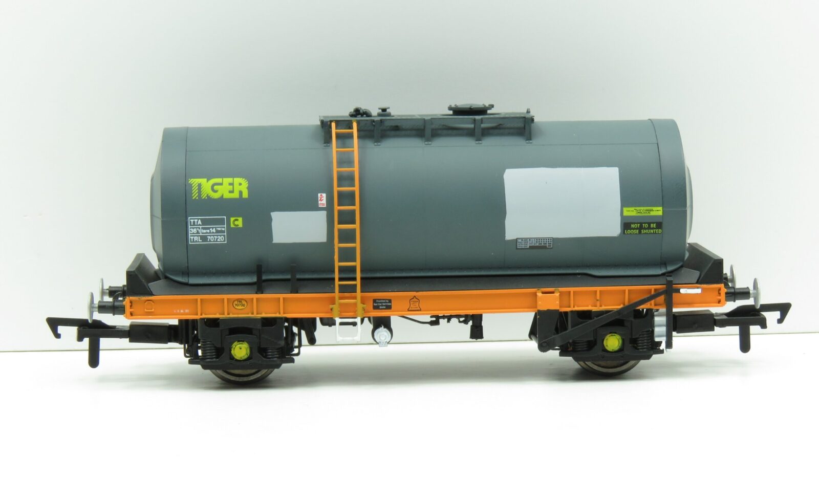 Revolution TUA TU013A 51ton Tank Wagon, Unbranded Tiger - OO Gauge OO-TUA-102