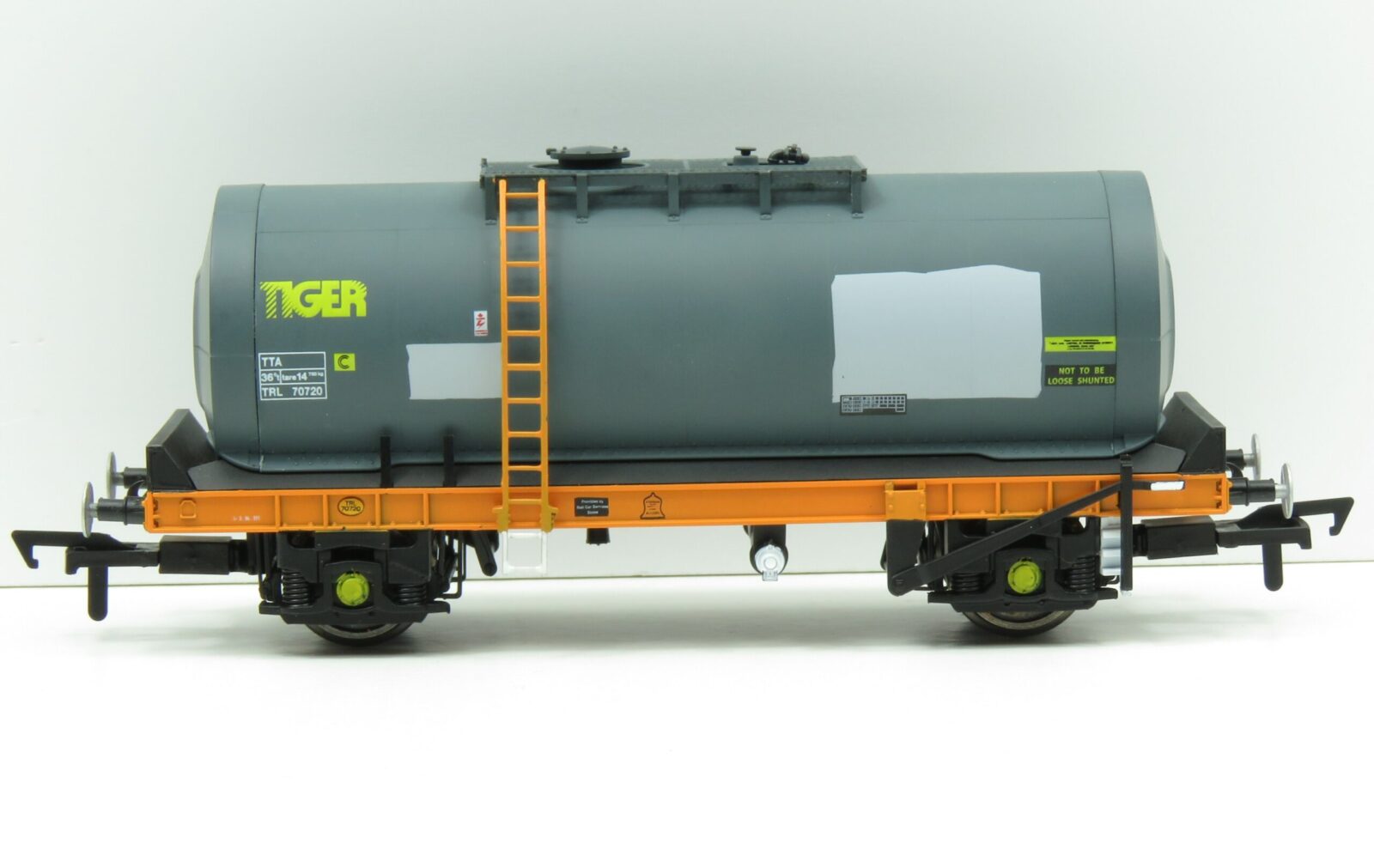 Revolution TUA TU013A 51ton Tank Wagon, Unbranded Tiger - OO Gauge OO-TUA-102