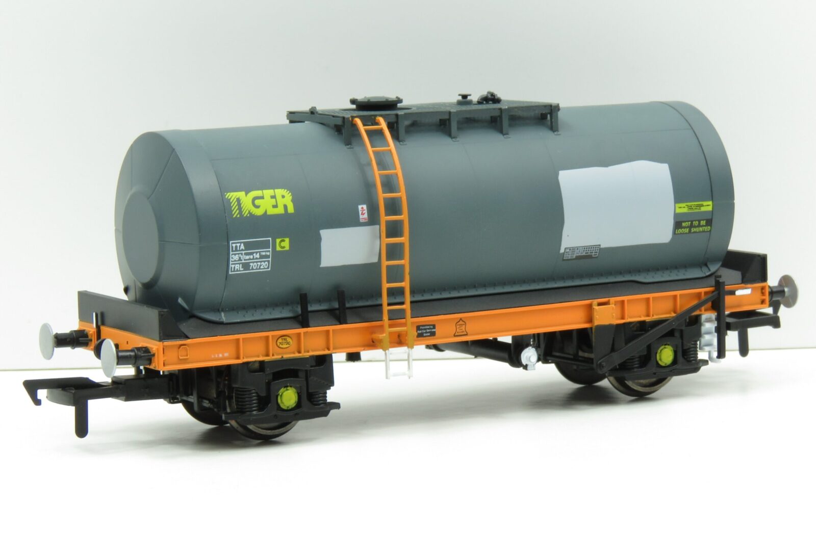 Revolution TUA TU013A 51ton Tank Wagon, Unbranded Tiger - OO Gauge OO-TUA-102
