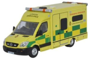 OXFORD DIECAST 76MA002 - MERCEDES AMBULANCE LONDON - OO gauge