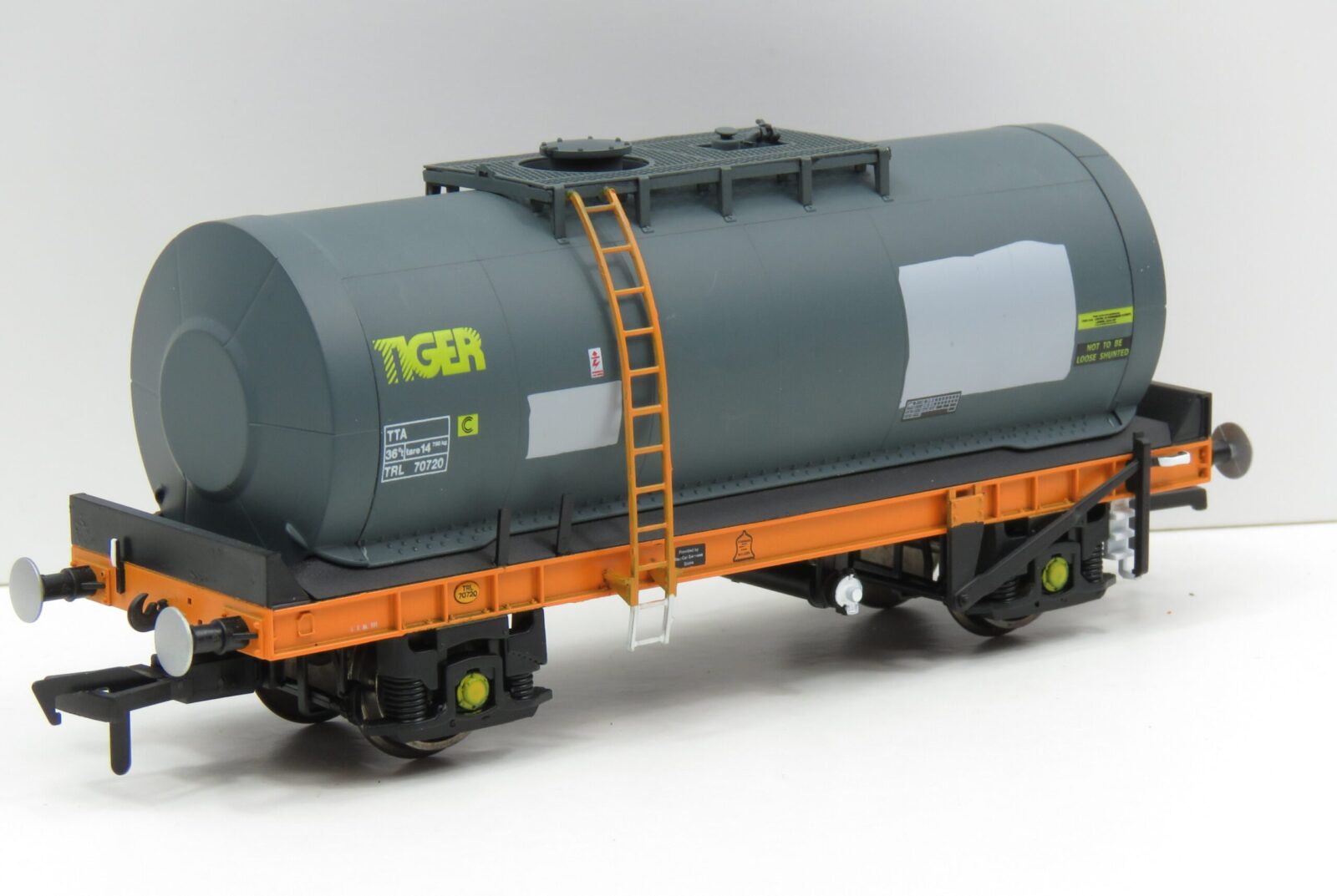 Revolution TUA TU013A 51ton Tank Wagon, Unbranded Tiger - OO Gauge OO-TUA-101