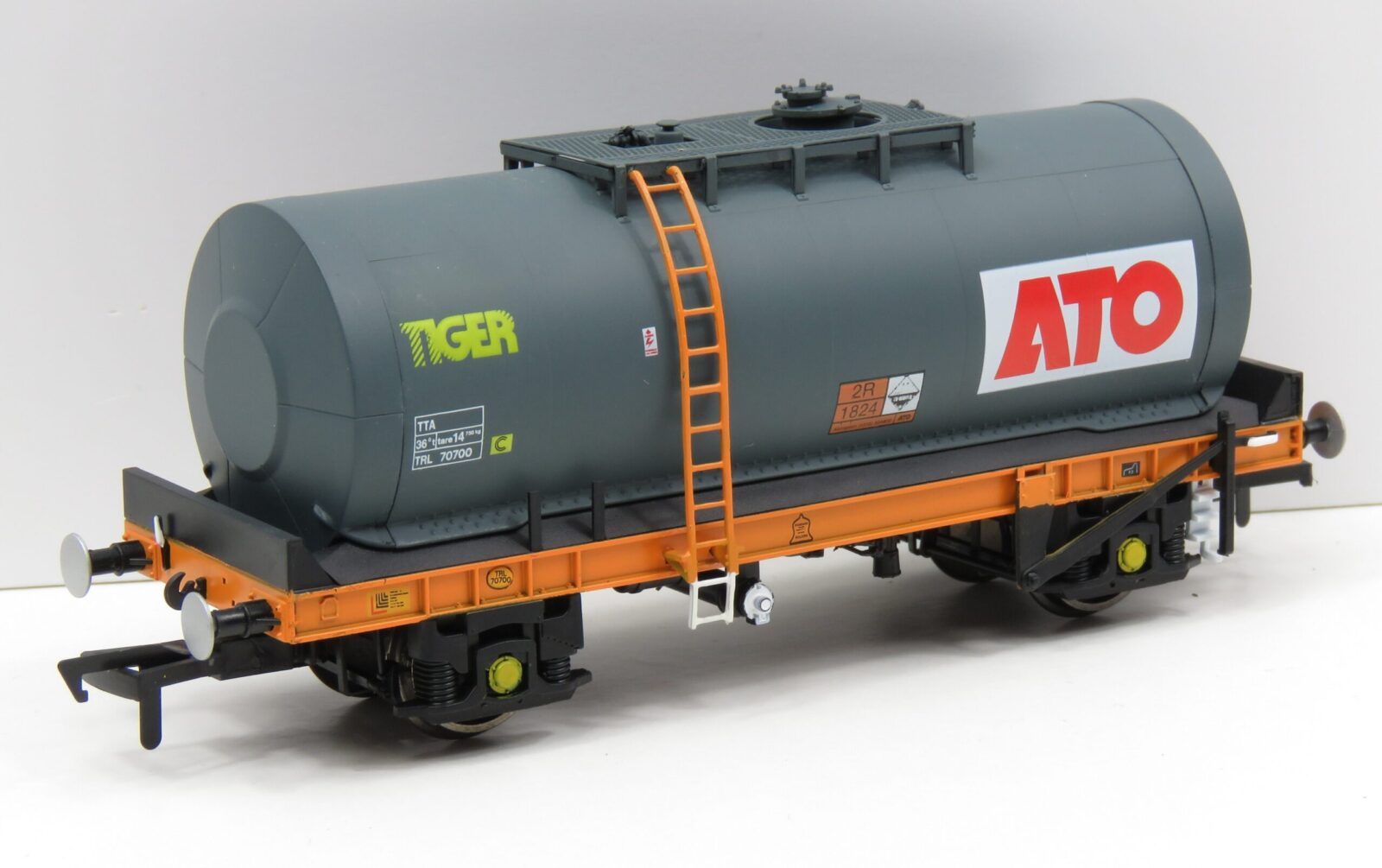 Revolution TUA TU013A 51ton Caustic Soda Tank Wagon, ATO Tiger - OO Gauge OO-TUA-201