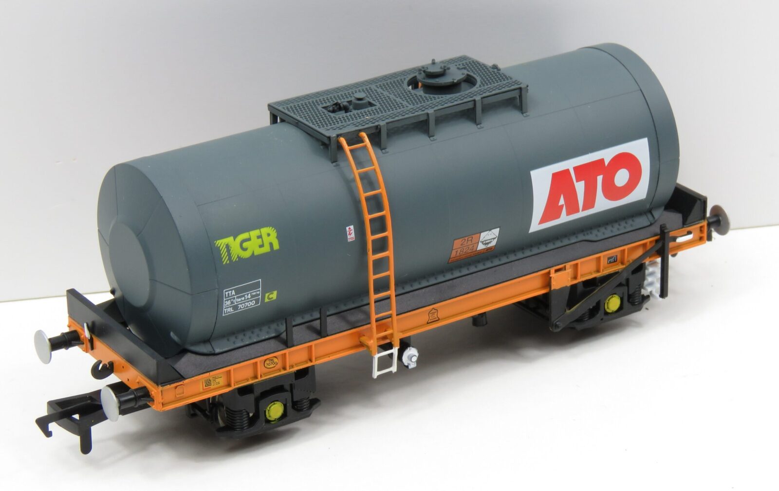 Revolution TUA TU013A 51ton Caustic Soda Tank Wagon, ATO Tiger - OO Gauge OO-TUA-201