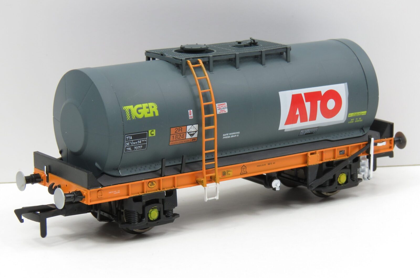 Revolution TUA TU013A 51ton Caustic Soda Tank Wagon, ATO Tiger - OO Gauge OO-TUA-202