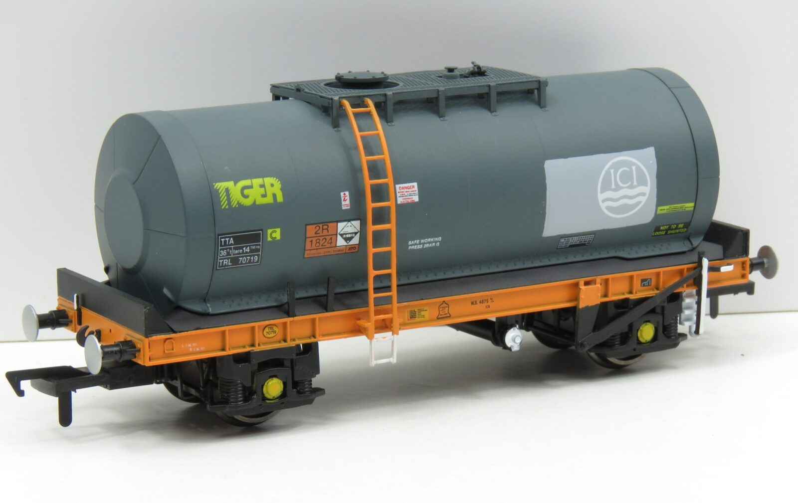 Revolution TUA TU013A 51ton Caustic Soda Tank Wagon, ICI Faded Tiger - OO Gauge OO-TUA-203