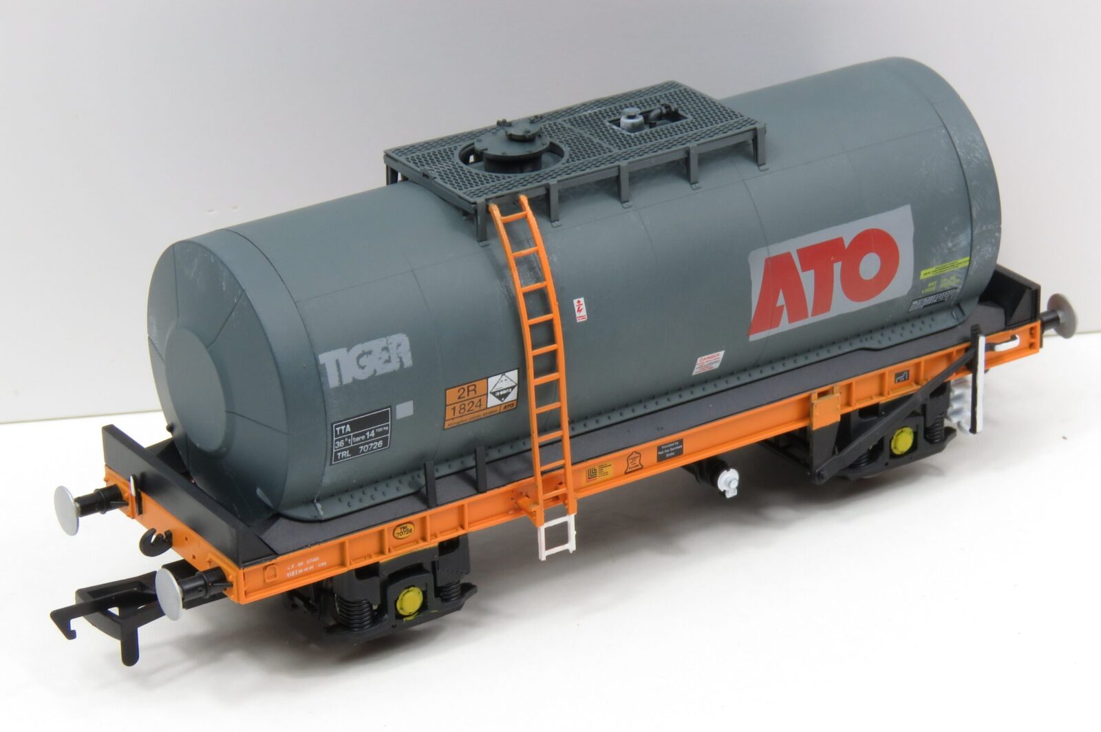 Revolution TUA TU013A 51ton Caustic Soda Tank Wagon, ATO Tiger - OO Gauge OO-TUA-204