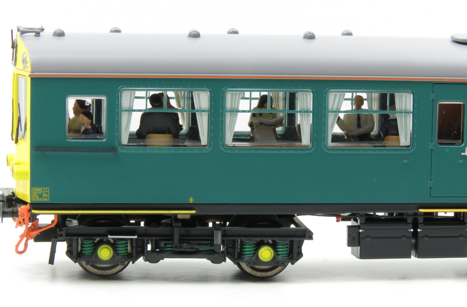 Revolution OO-SGMIS-004 - Southern Region General Managers Inspection Saloon 975025 “Caroline” “Viridian” Green