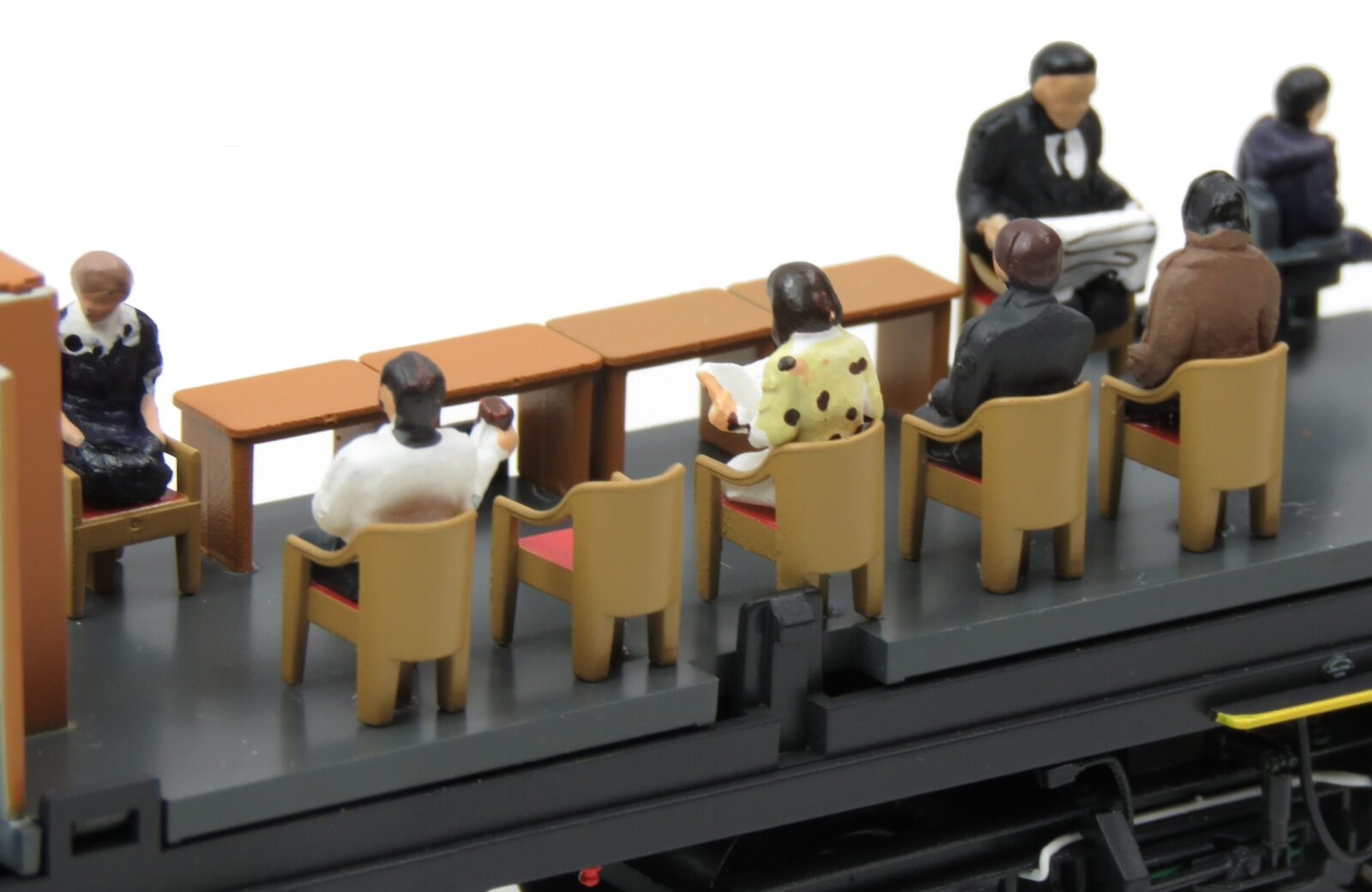 Revolution OO-SGMIS-004 - Southern Region General Managers Inspection Saloon 975025 “Caroline” “Viridian” Green