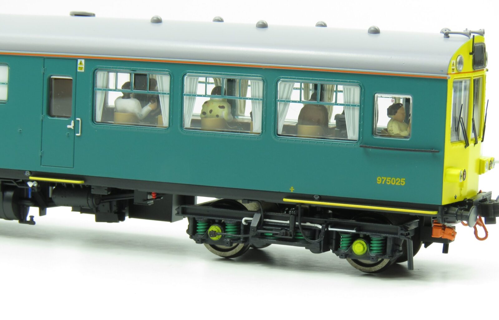 Revolution OO-SGMIS-004 - Southern Region General Managers Inspection Saloon 975025 “Caroline” “Viridian” Green