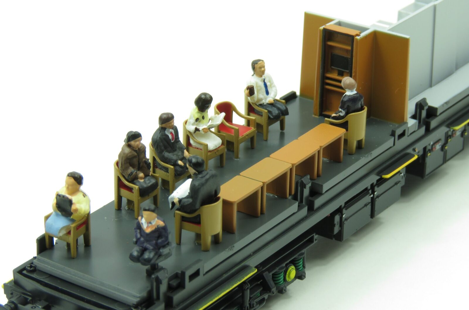 Revolution OO-SGMIS-004 - Southern Region General Managers Inspection Saloon 975025 “Caroline” “Viridian” Green