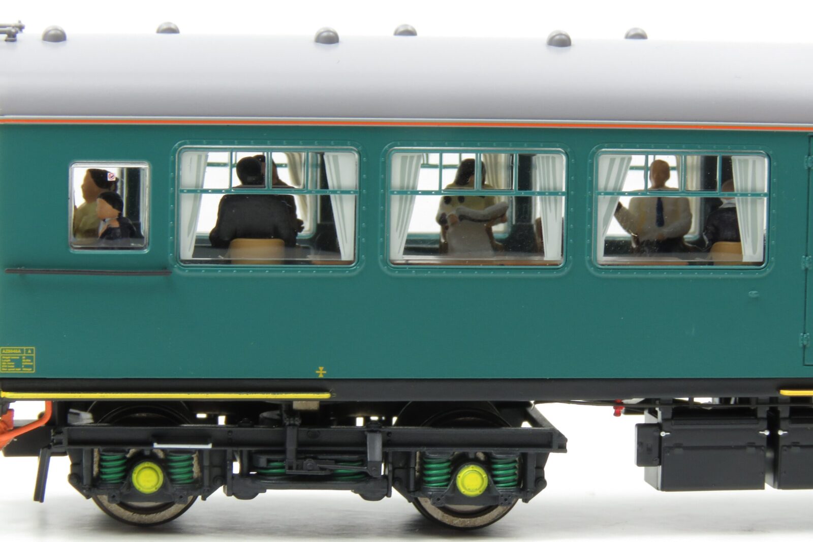 Revolution OO-SGMIS-004 - Southern Region General Managers Inspection Saloon 975025 “Caroline” “Viridian” Green