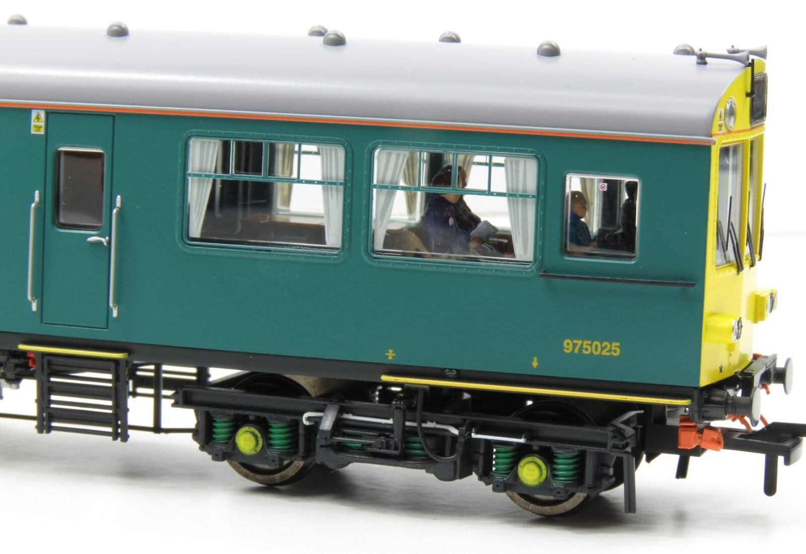 Revolution OO-SGMIS-004 - Southern Region General Managers Inspection Saloon 975025 “Caroline” “Viridian” Green