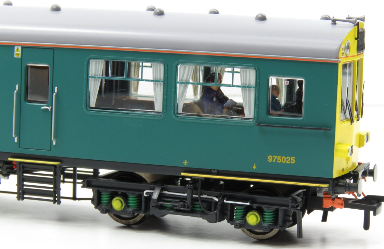 Revolution OO-SGMIS-004 - Southern Region General Managers Inspection Saloon 975025 “Caroline” “Viridian” Green
