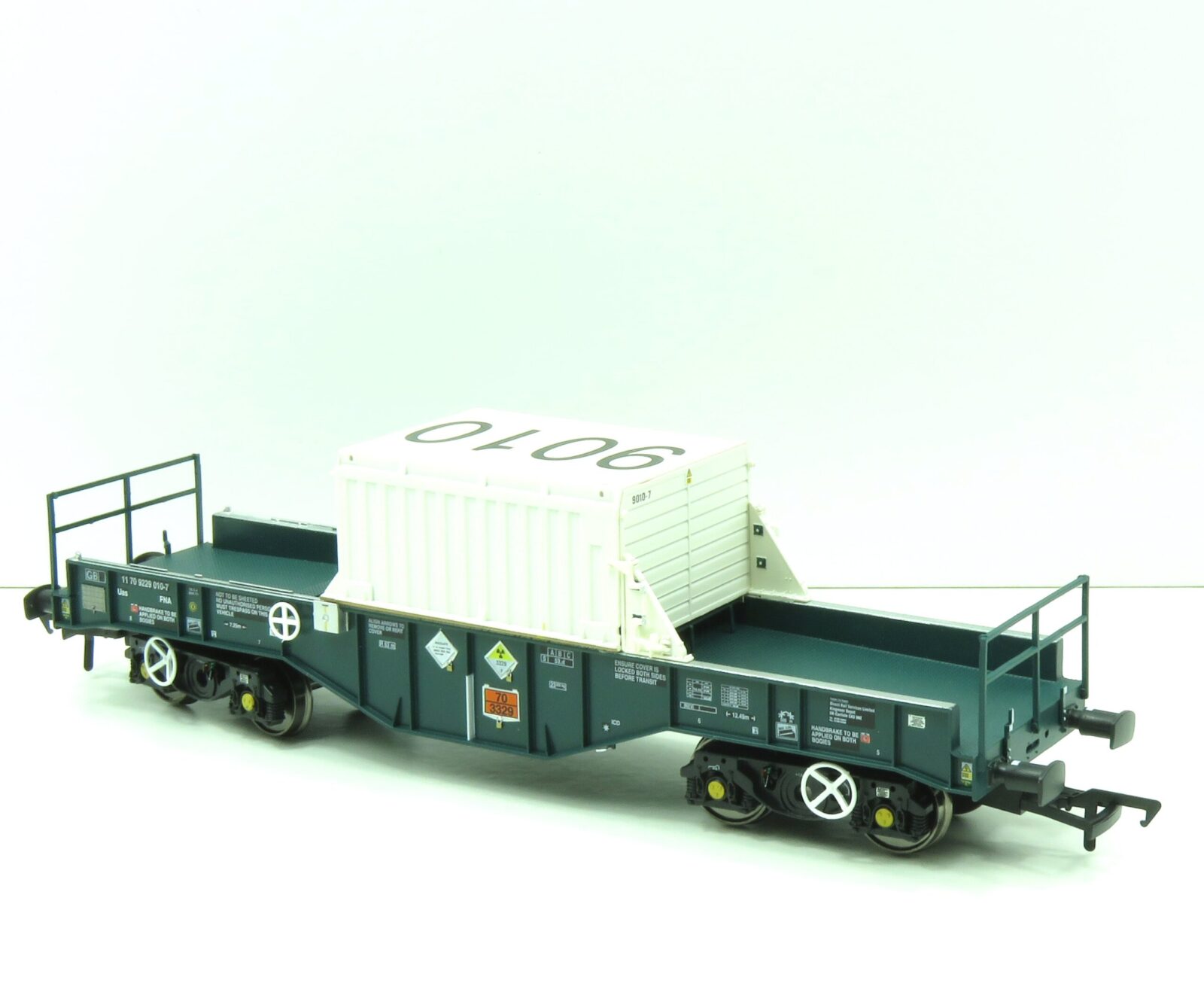 Revolution Trains - RT-FNAD-404 - FNA-D nuclear flask carrier – wagon number 11 70 9229 010-7 in OO / 4mm Gauge