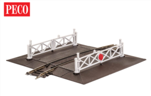 Peco ST-261 Curved (No.2 Rad.) Level Crossing, complete with 2 ramps & 4 gates OO Gauge