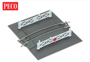 Peco ST-266 Curved (No.1 Rad.) Level Crossing, complete with 2 ramps & 4 gates OO Gauge