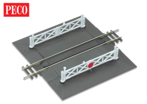 Peco ST-268 Straight Level Crossing, complete with 2 ramps & 4 gates OO Gauge