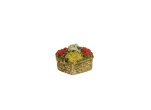 Harburn Hamlet SS323 Square Stone Tub with Flowering Plants - OO Gauge