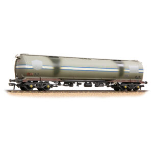 Bachmann Branchline 38-109B BR 102T TEA Bogie Tank Wagon Debranded (ex-Jet-Conoco) Light Grey [Weathered] - OO Gauge