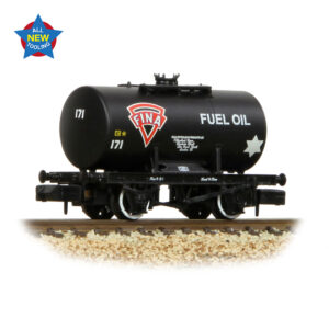 Graham Farish 378-003A 14T Anchor-Mounted Tank Wagon 'Fina' Black - N Gauge