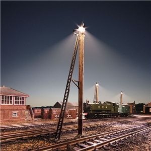 Woodland Scenics - WJP5674 OO/HO Wooden Yard Lamps -  Scale