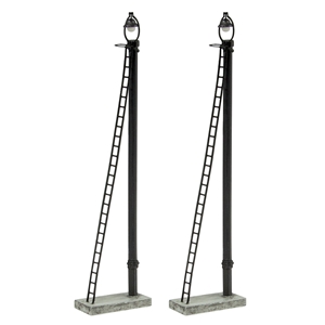 Scenecraft - 42-561 Wooden Post Yard Lamps (x2) - 1:148 Scale