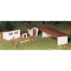 Bachmann USA - 45604 Farm Outbuildings with Animals - 1:48 Scale