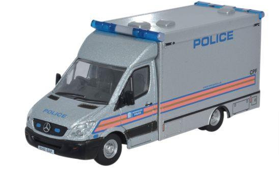 OXFORD DIECAST 76MA003 - Mercedes Ambulance Explosives Ordnance Disposal Met Police - OO Gauge