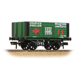 Bachmann 37-101B 7 Plank Fixed End Wagon 'Charles Sinclair' Green - OO Gauge