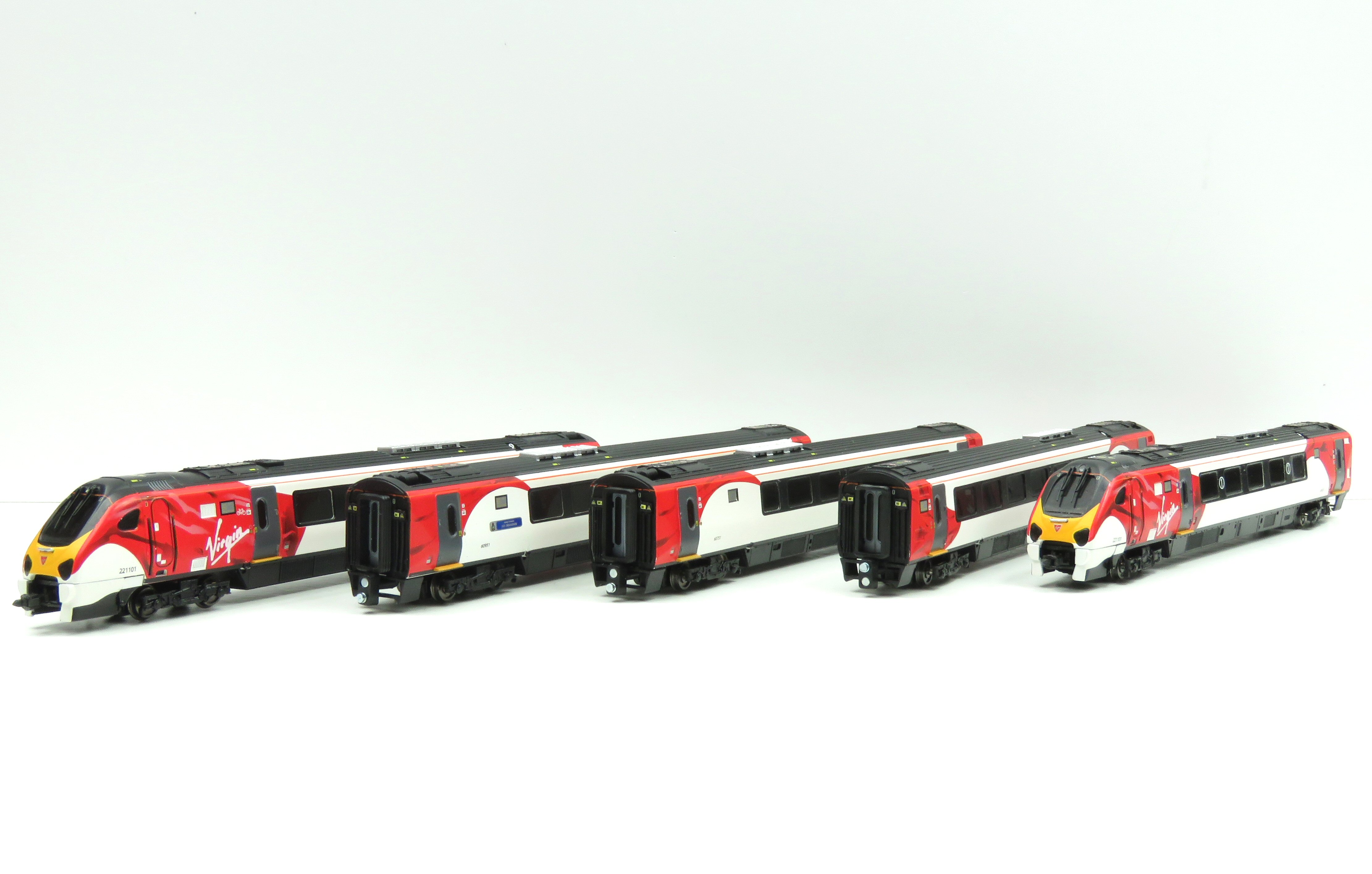 Dapol 2D-023-002 Class 221 Virgin New Livery 5 Car Set 221101 N Gauge