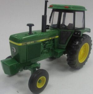 Britains BRI 43376 John Deere 4240 -  1:32 Scale