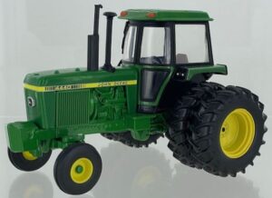 Britains BRI 43380 John Deere 4440 2wd With Dual Rear Tyres (Special Release 2500pcs Ltd) - 1:32 Scale