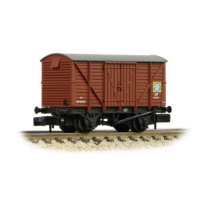 Graham Farish 373-705 BR 12T Vent. Van Planked Sides BR Bauxite (Early) 'Blue Circle Cement' - N Gauge