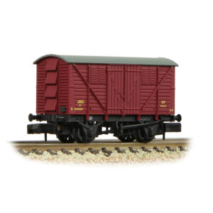 Graham Farish 373-740A BR 10T Meat Van BR Crimson - N Gauge