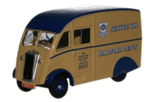 Oxford Diecast 76CM006 Commer Q25 - AEC Southall Service  - 1:76 Scale