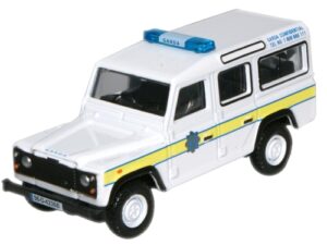 Oxford Diecast 76DEF004 Land Rover Defender Station Wagon - Garda  - 1:76 Scale