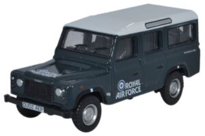 Oxford Diecast 76DEF013 Land Rover Defender SW - RAF  - 1:76 Scale